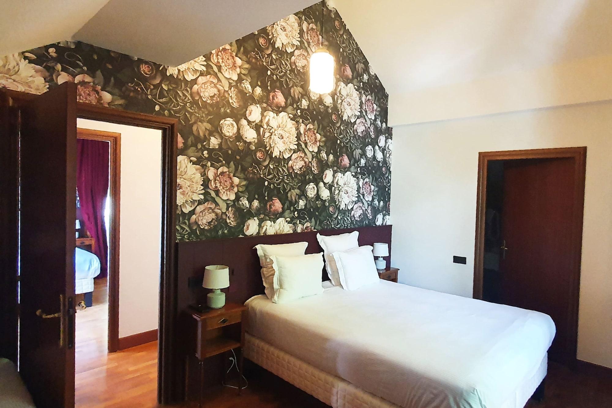 Le Palace De Menthon Екстер'єр фото A bedroom at the hotel