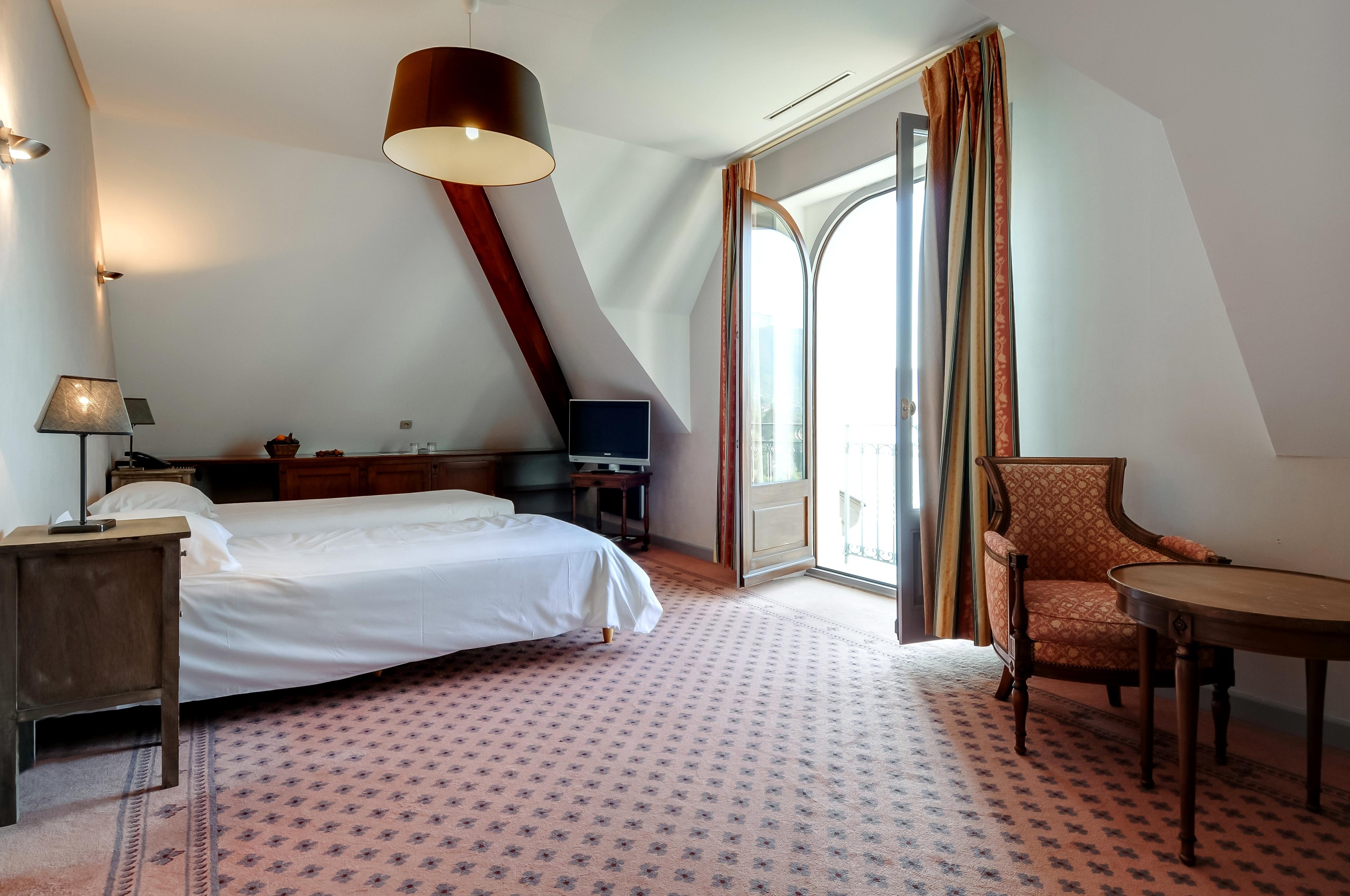 Le Palace De Menthon Екстер'єр фото A room at the hotel