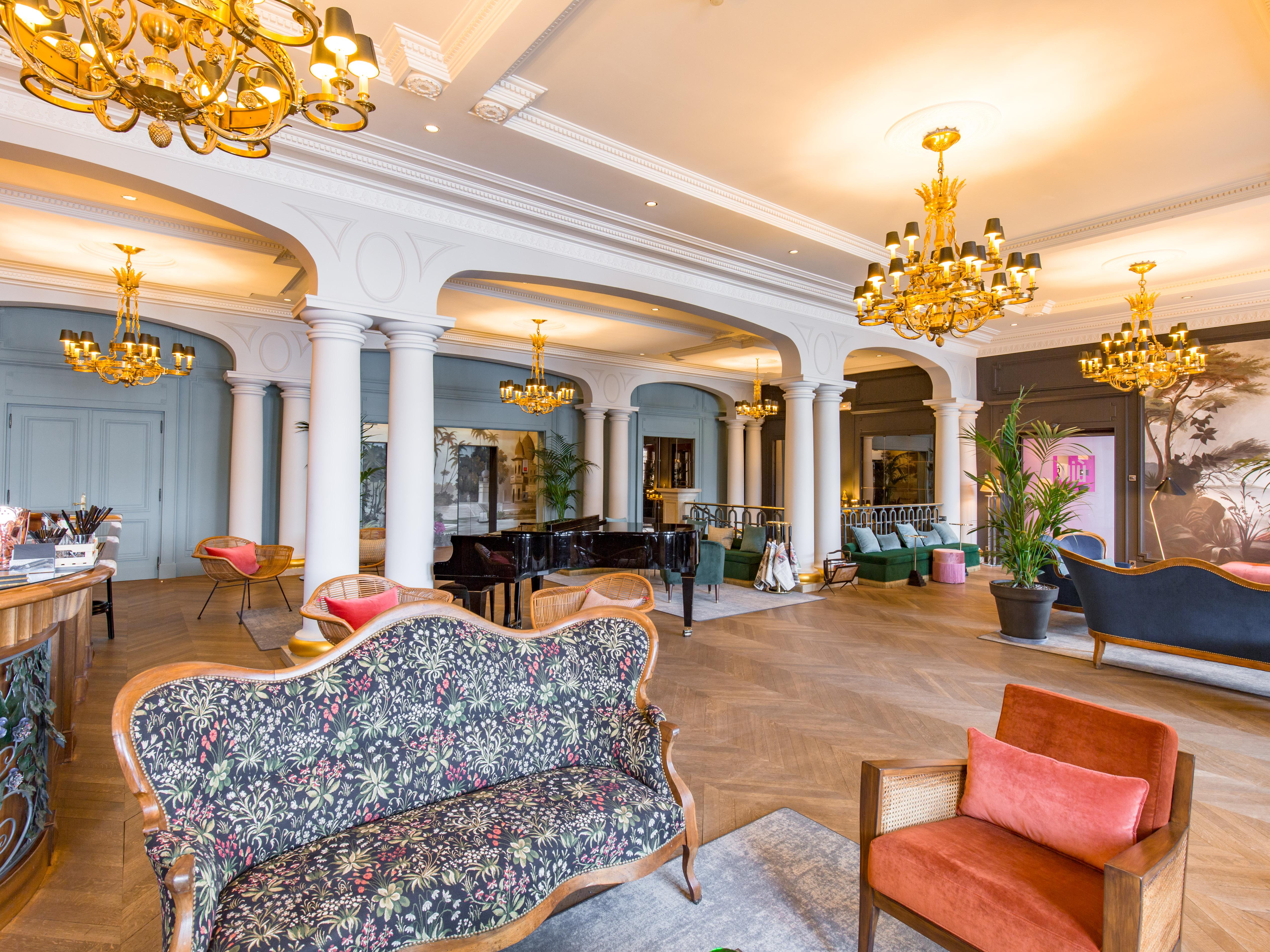Le Palace De Menthon Екстер'єр фото The lobby of the hotel