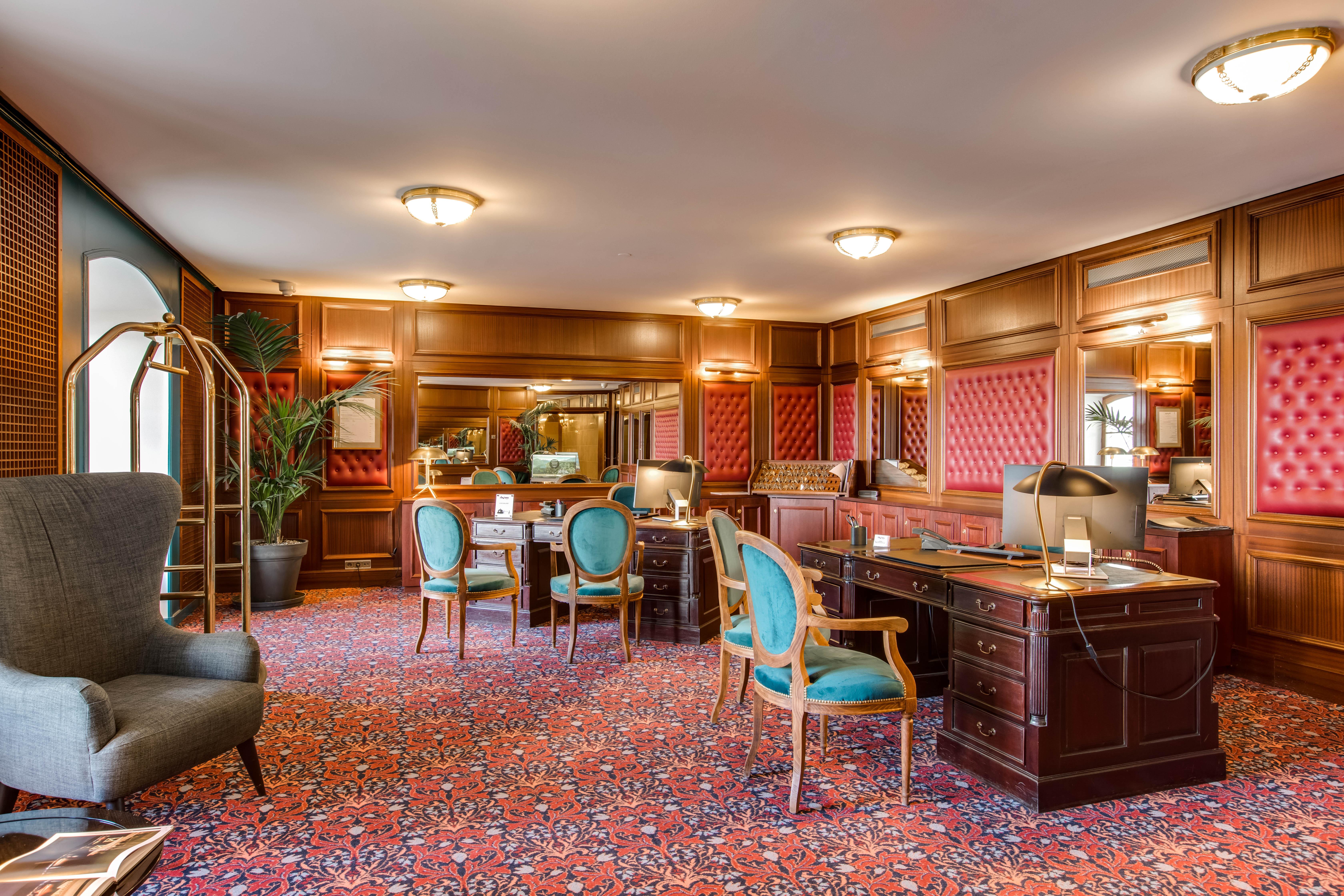 Le Palace De Menthon Екстер'єр фото The hotel's lobby