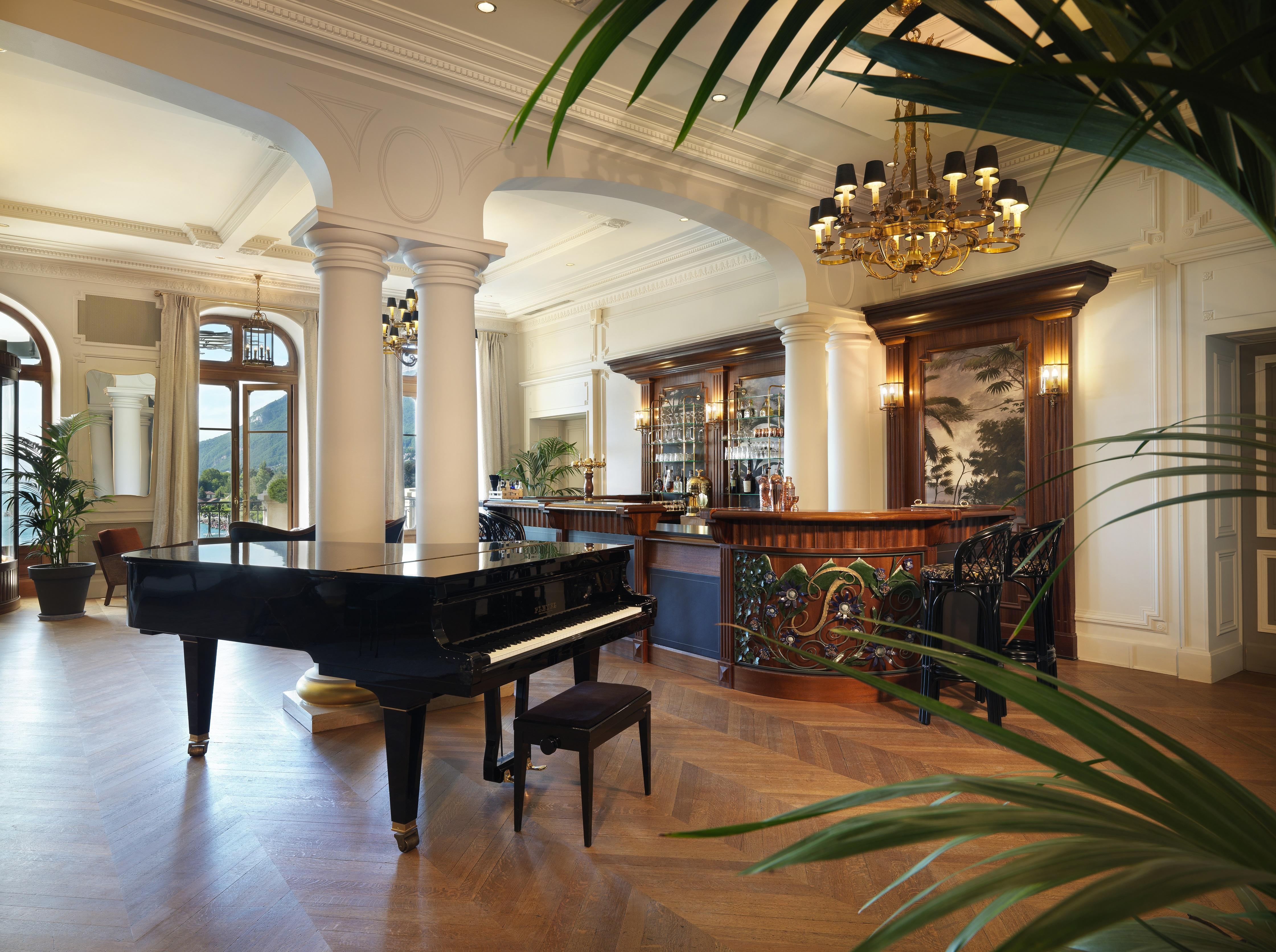Le Palace De Menthon Екстер'єр фото The lobby of the hotel
