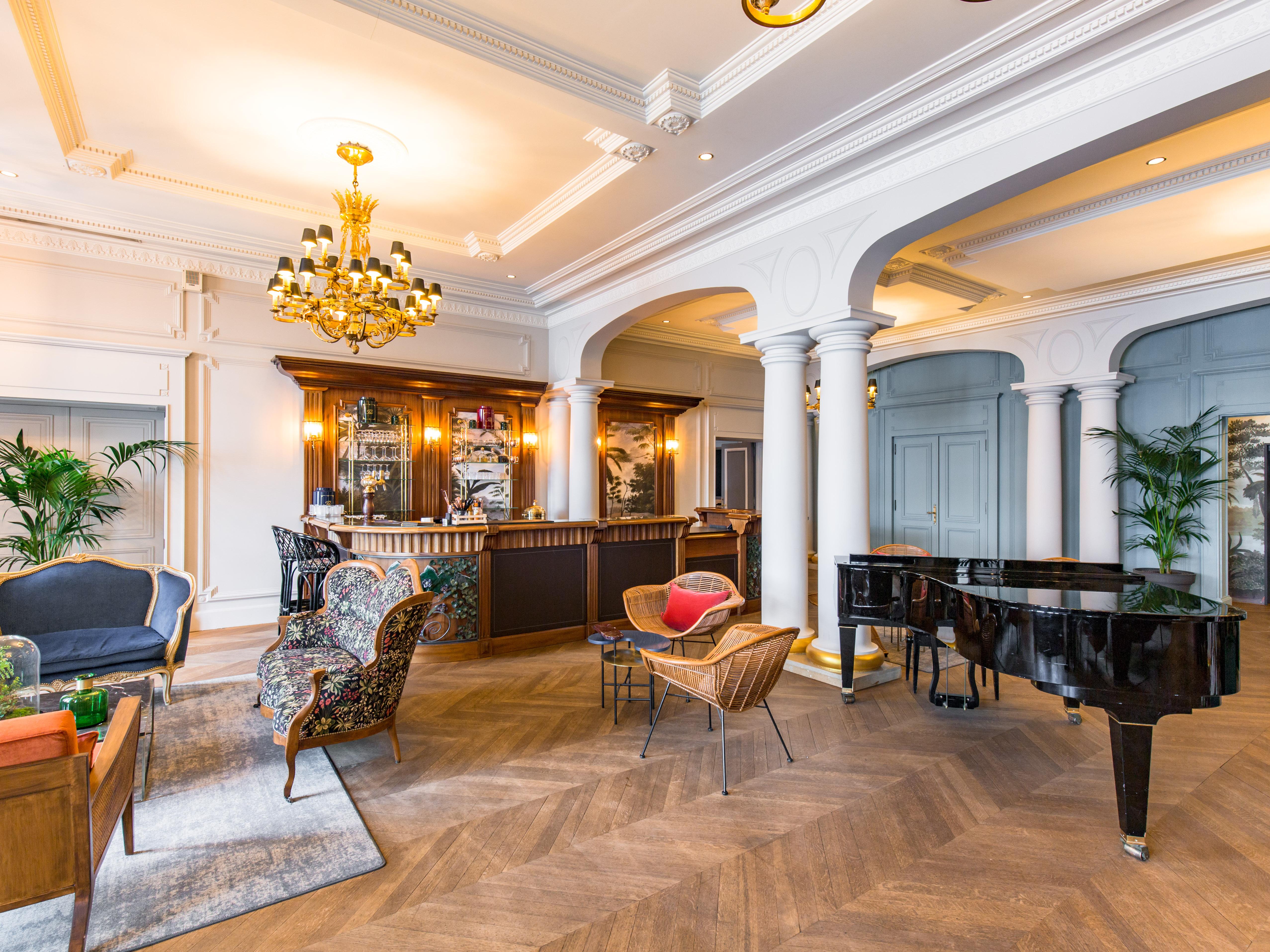 Le Palace De Menthon Екстер'єр фото The interior of the hotel