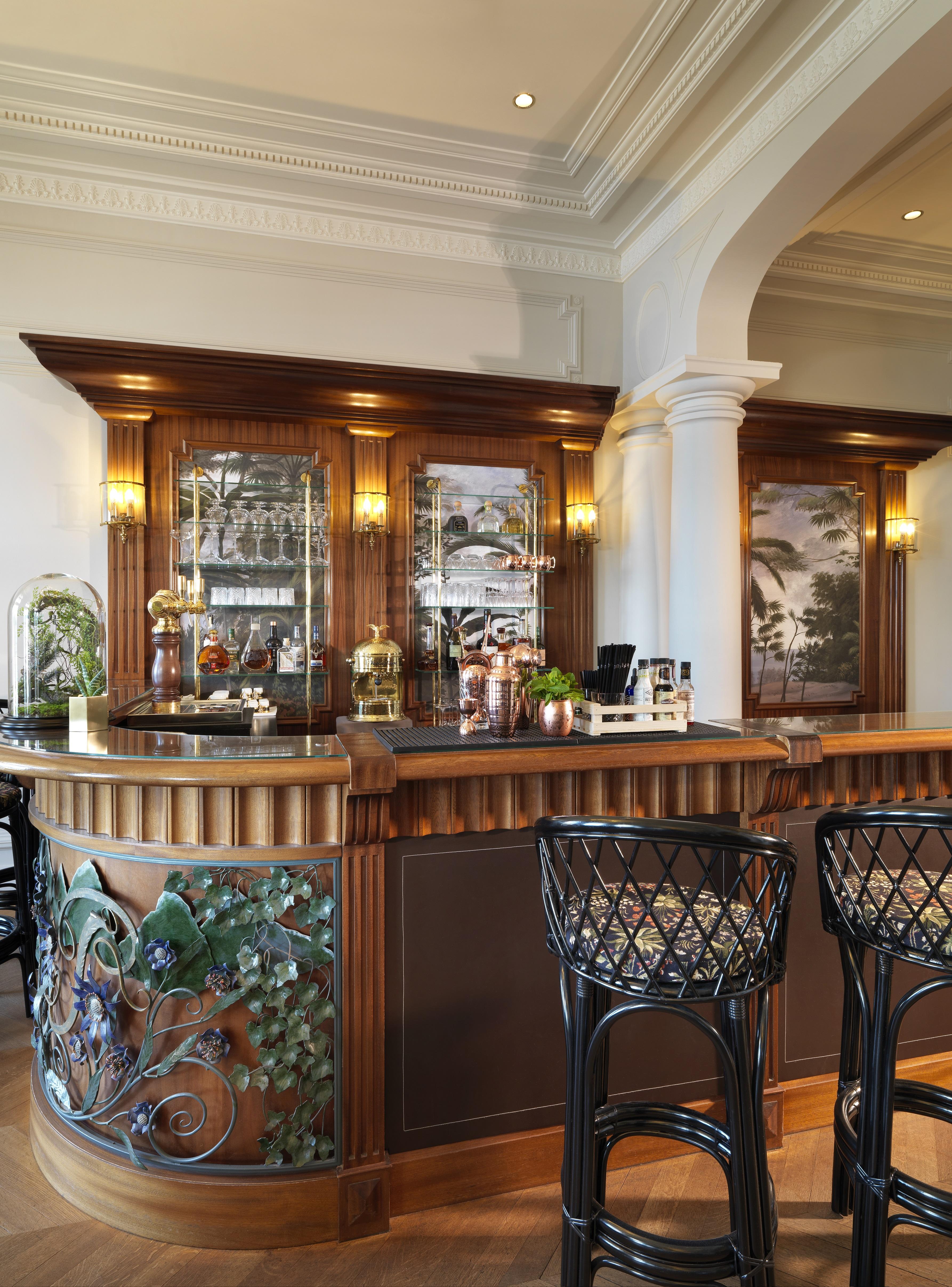 Le Palace De Menthon Екстер'єр фото The bar at the hotel