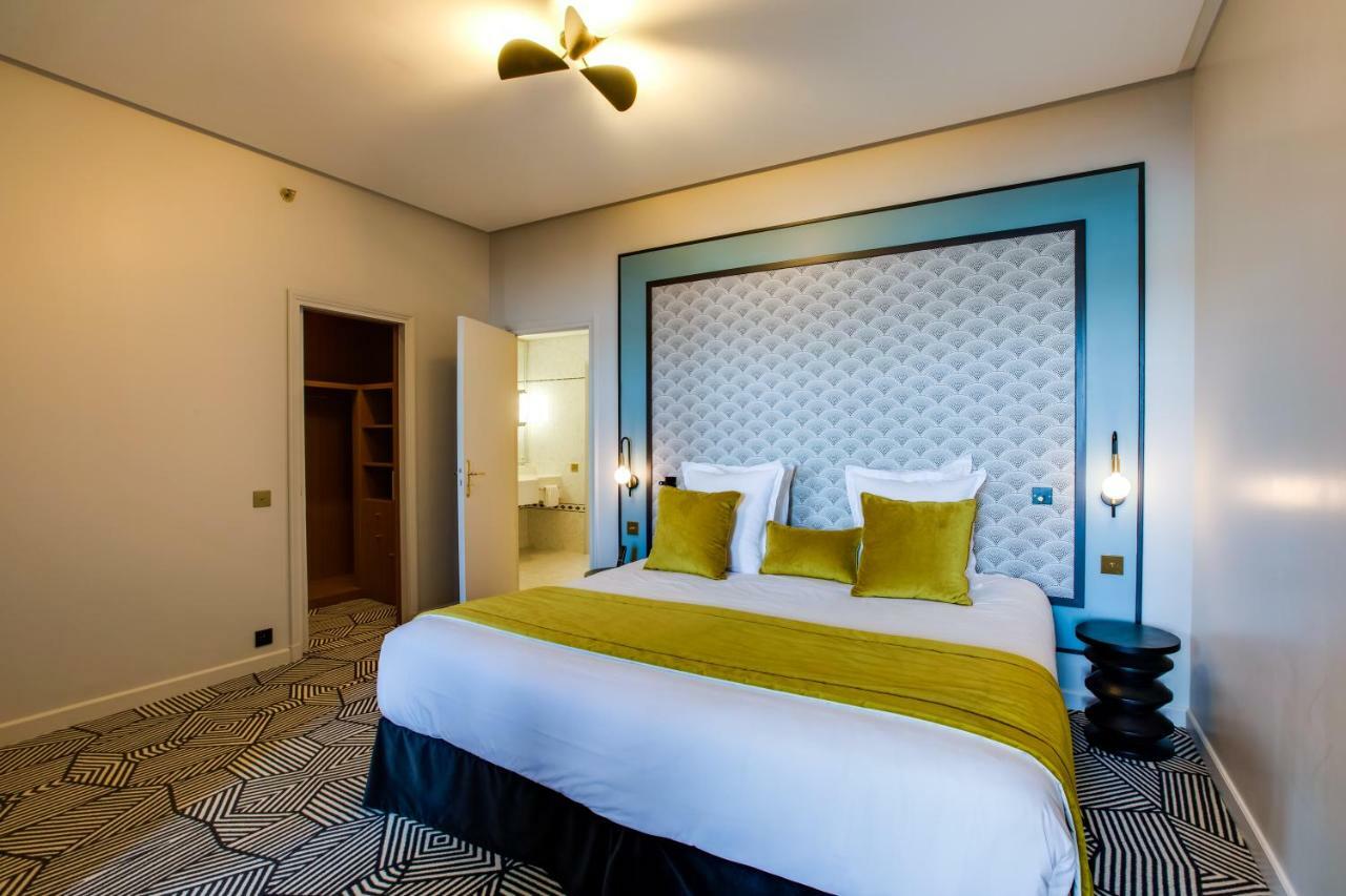 Le Palace De Menthon Екстер'єр фото A bedroom at the hotel